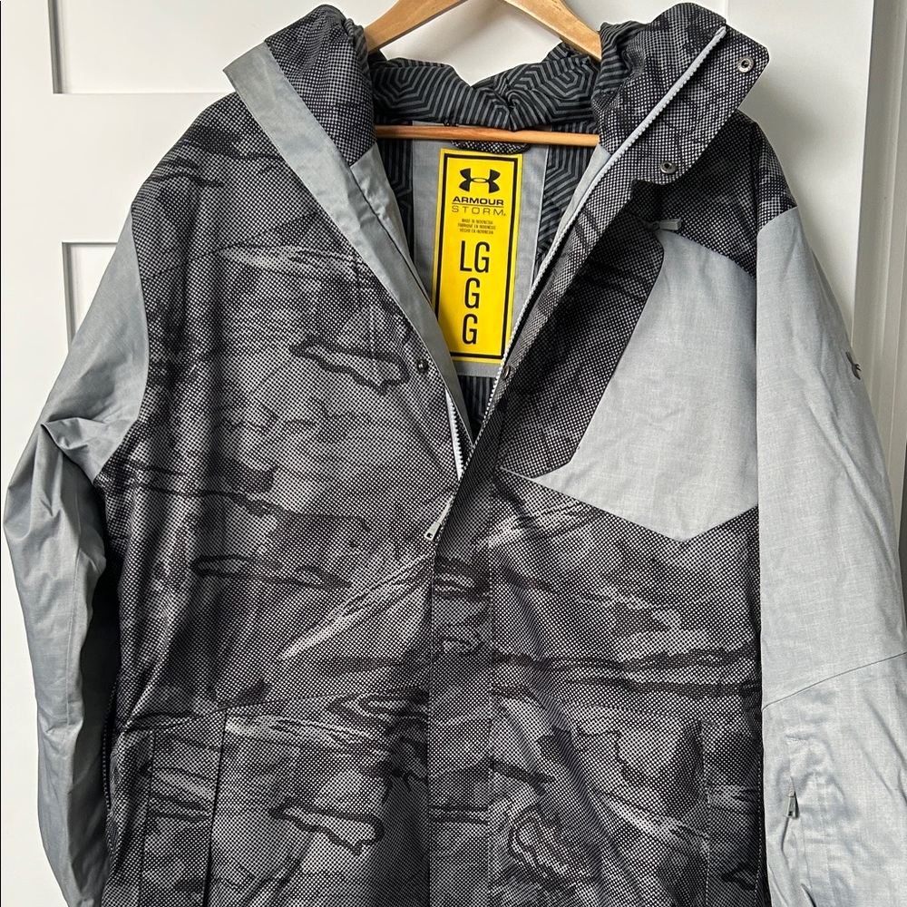 Under Armour Men's Black and Gray Ski Jacket